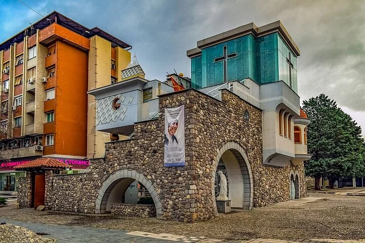 Skopje: Walking Tour & Vodno Mountain Expedition